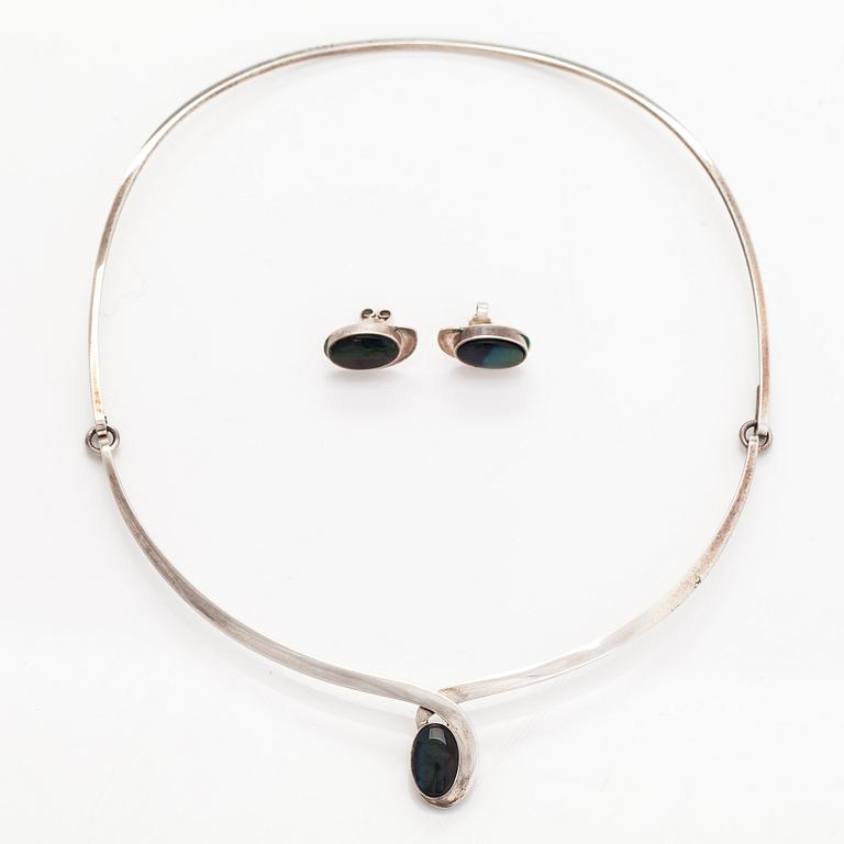 Kaunis Koru, necklace and earrings, spectrolite, silver, 1992.