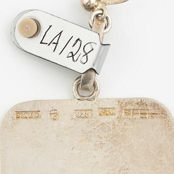 Lars Arby, två par örhängen och en brosch, sterlingsilver, Göteborg 1969, 1970 och 1980.