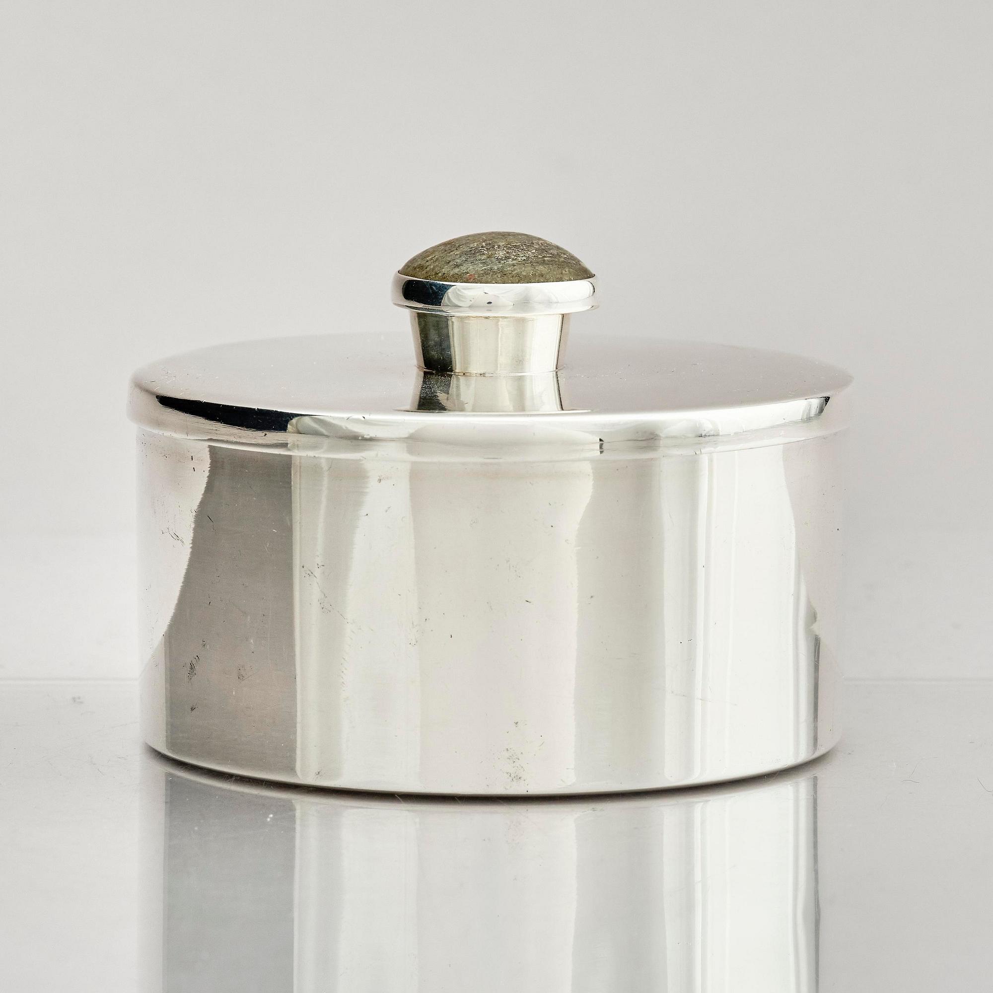 Lennart Larsson Guld AB, a Swedish silver butter box with lid and tray, Jönköping 1974.