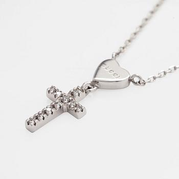 Gucci, an 18K white gold necklace with diamonds.