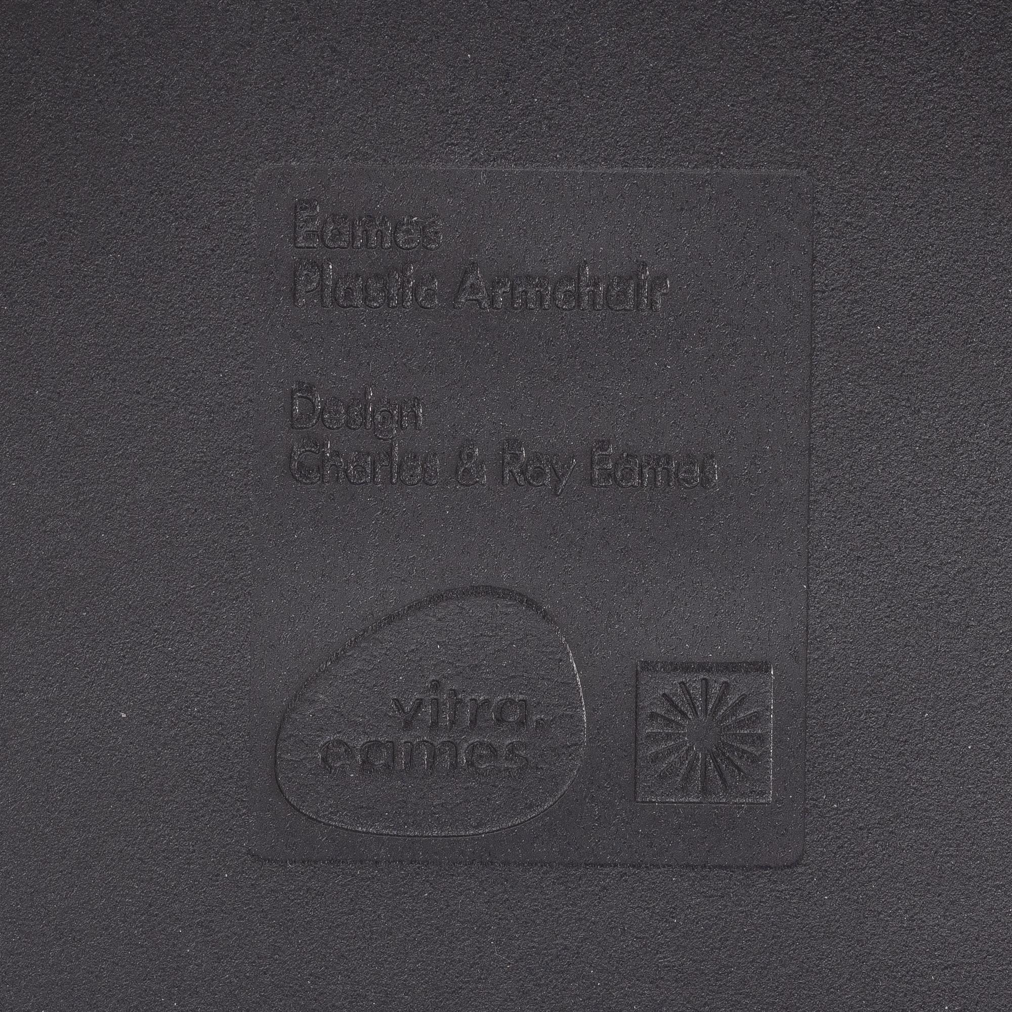 Charles & Ray Eames, stolar, ett par, "Plastic chair DAW", Vitra, Italien, 2015.