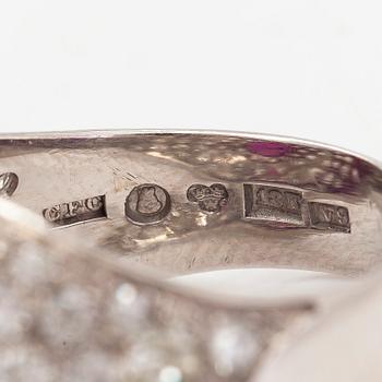 Ring, bombé, 18K vitguld, rubin samt diamanter totalt ca 1.26 ct, CF Carlman, Stockholm 1971.