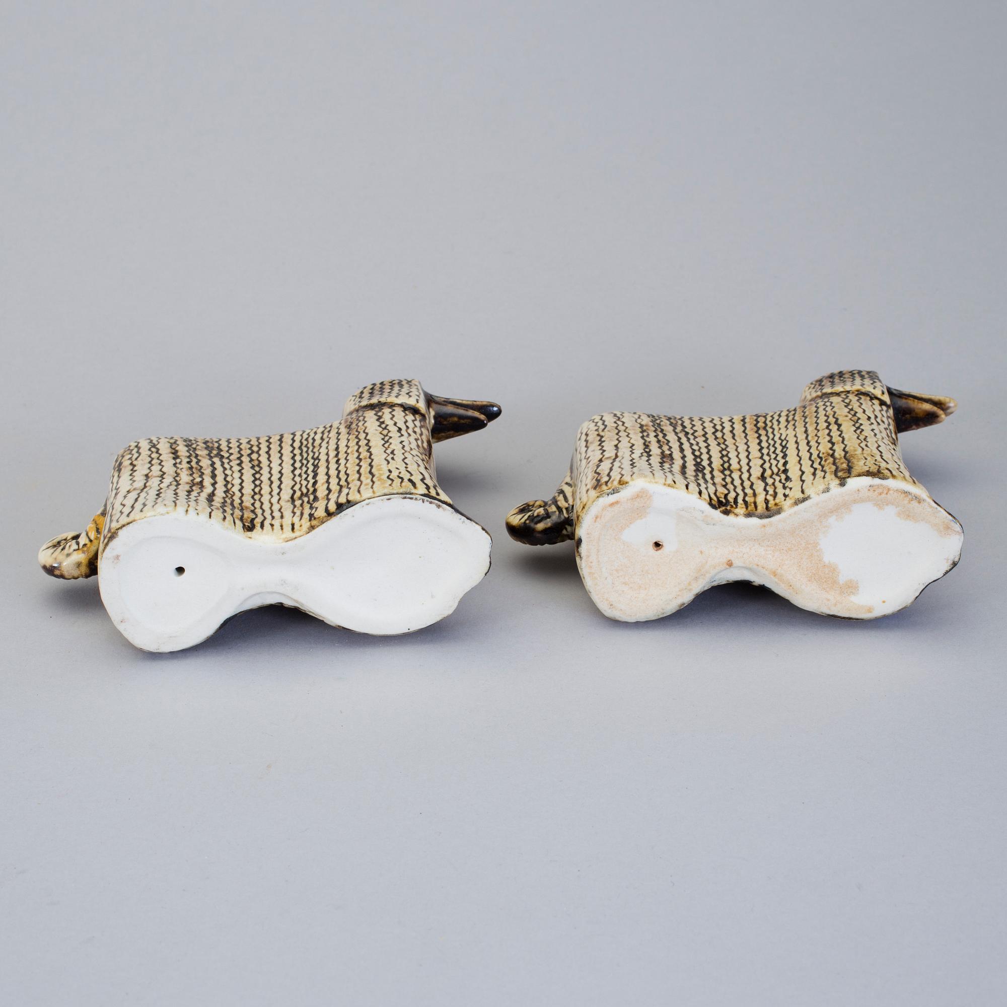 LISA LARSON, 2 st figuriner "Afghan", Gustavsberg, stengods. Ur serien "Kennel", formgiven 1972.