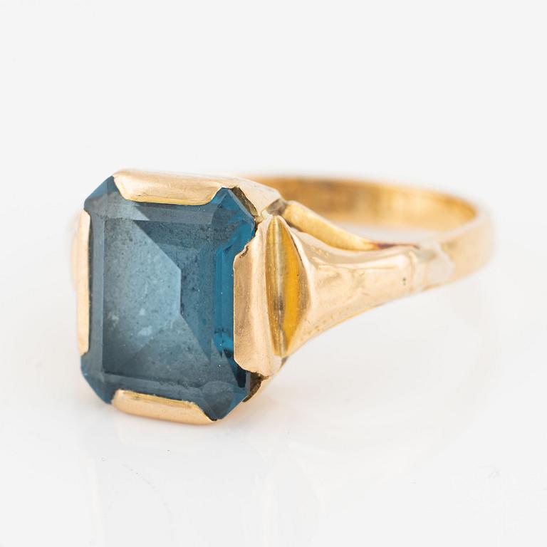 Ring, gold with blue synthetic stone.