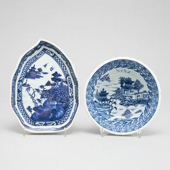 A blue and white bowl and a leaf shaped dish, Qing dynasty, Qianlong (1736-95).