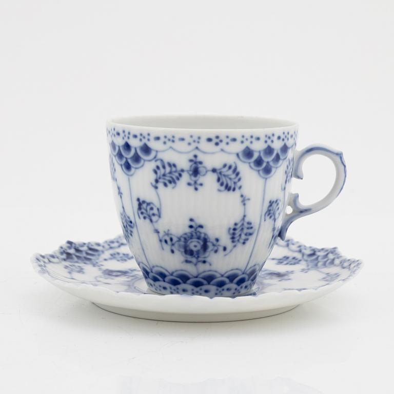 Royal Copenhagen, servisdelar, 12 st, porslin, "Musselmalet", Danmark.