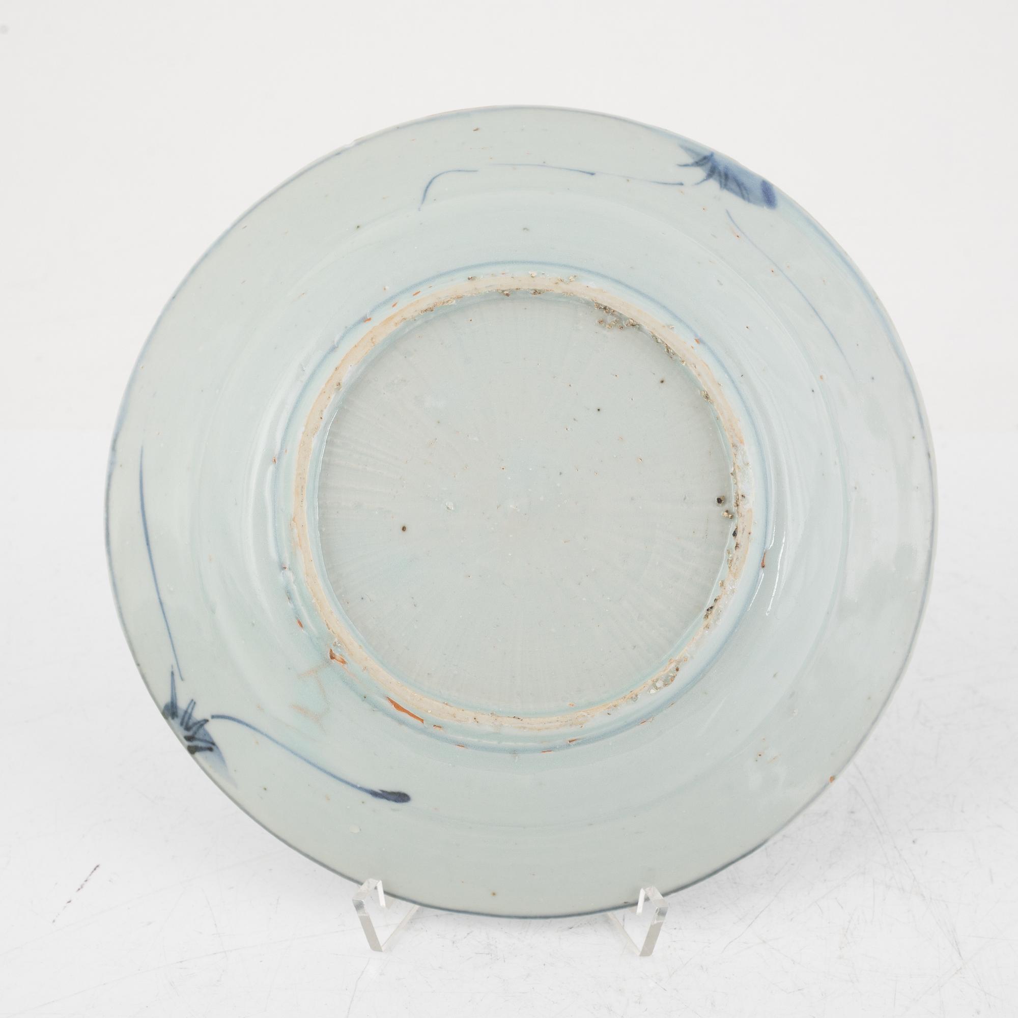 A group of four blue and white plates and four dishes, Ming dynasty, Wanli and Swatow, 16th/17th century.