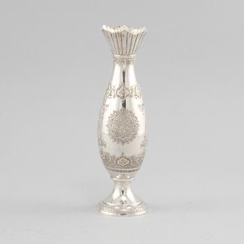 VAS, silver, Iran, 1900-talets första hälft. Vikt 300 g.
