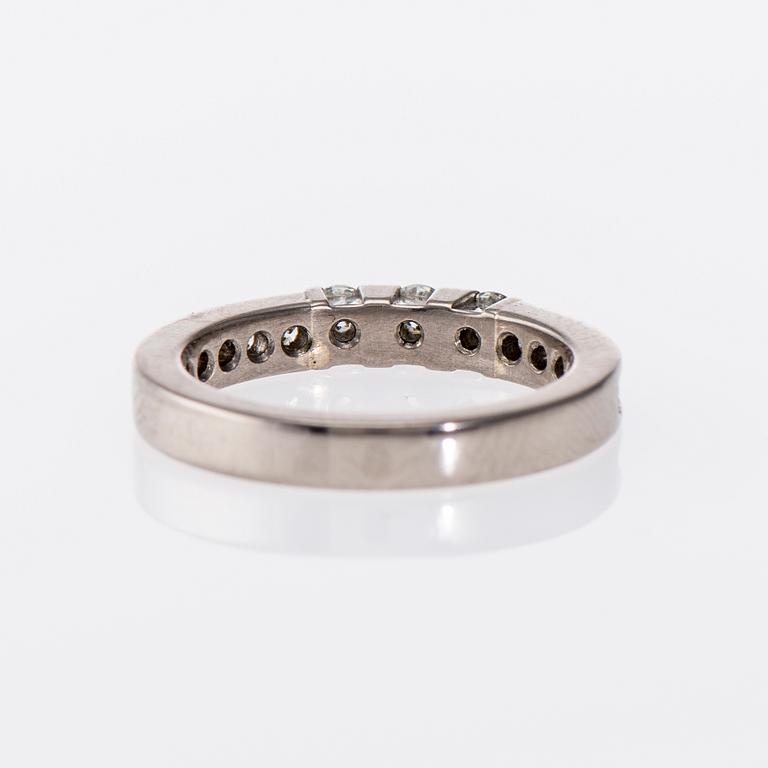 RING, 18K vitguld, briljantslipade diamanter. A. Tillander. Vikt ca 5,4 g.