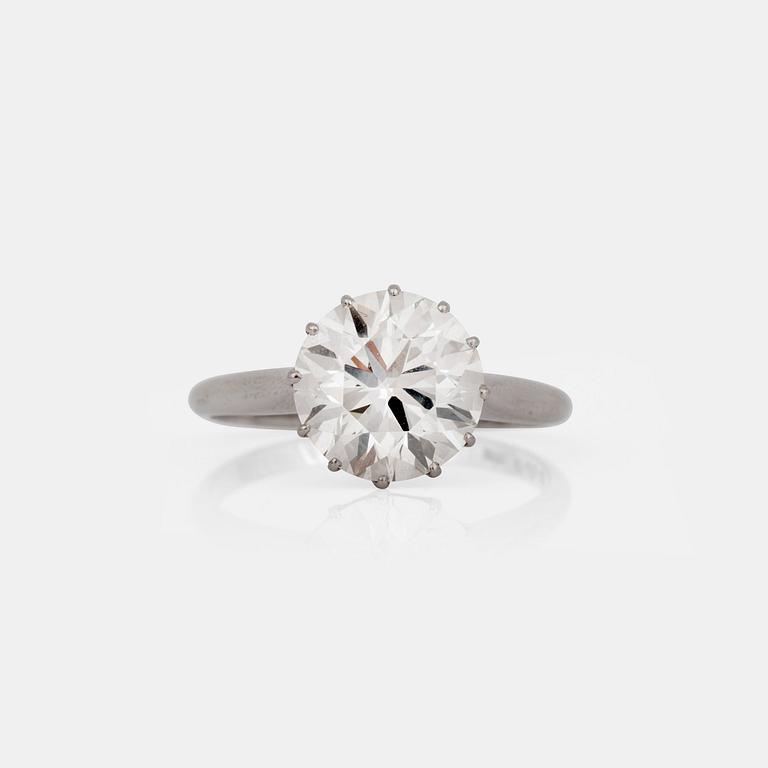 A 3.60 ct old-cut diamond ring. Diamond weight according to engraving. Quality circa J-K/VVS.