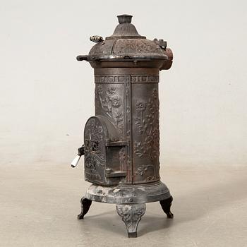 Kamin No 79 "Mikado" of cast iron, Husqvarna early 20th century.