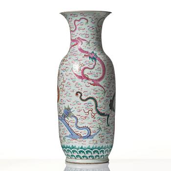 A massive famille rose 'five clawed dragon' vase, late Qing dynasty, 19th century.