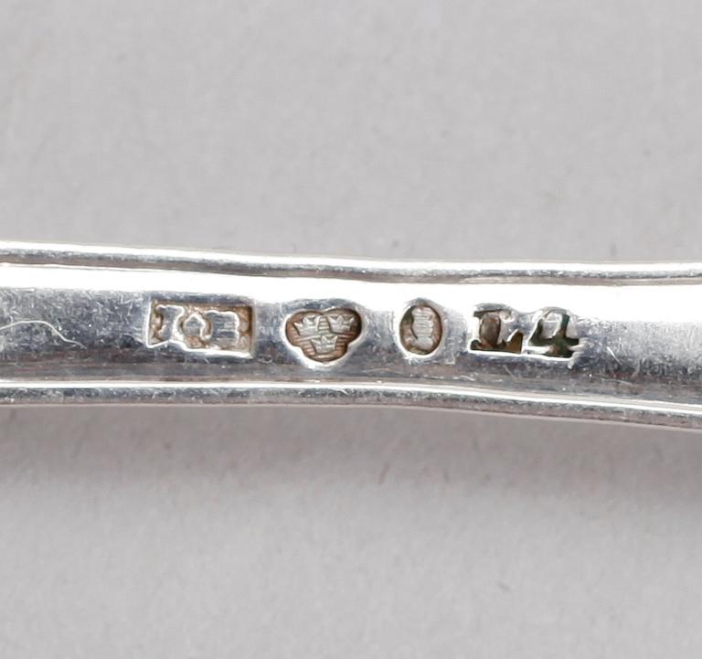 TESKEDAR, 12 st snarlika, silver, svenska stämplar 1800-tal. Vikt ca 295 gram.