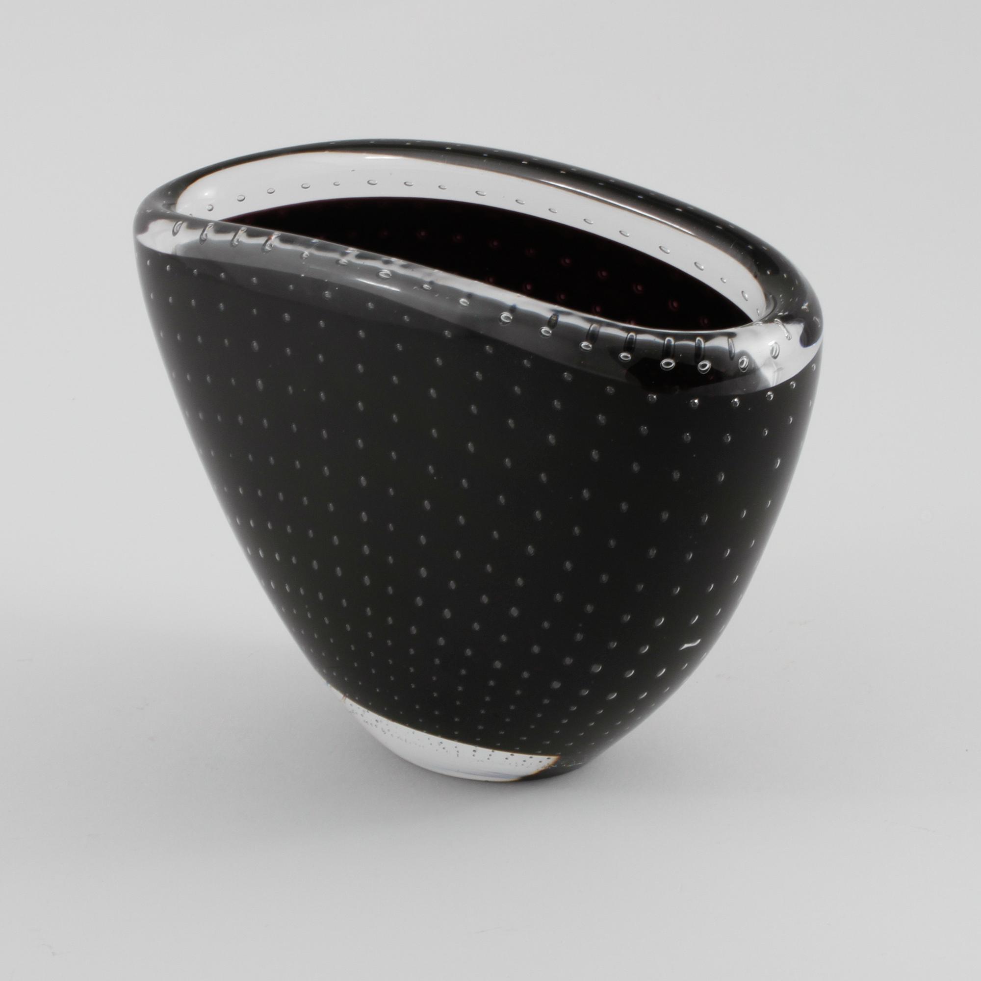 VAS, glas, Vicke Lindstrand, Kosta, 1900-talets andra hälft.