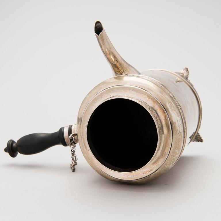 A SWEDISH 18TH CENTURY SILVER COFFEE POT, maker's mark of Petter Eneroth, Stockholm .