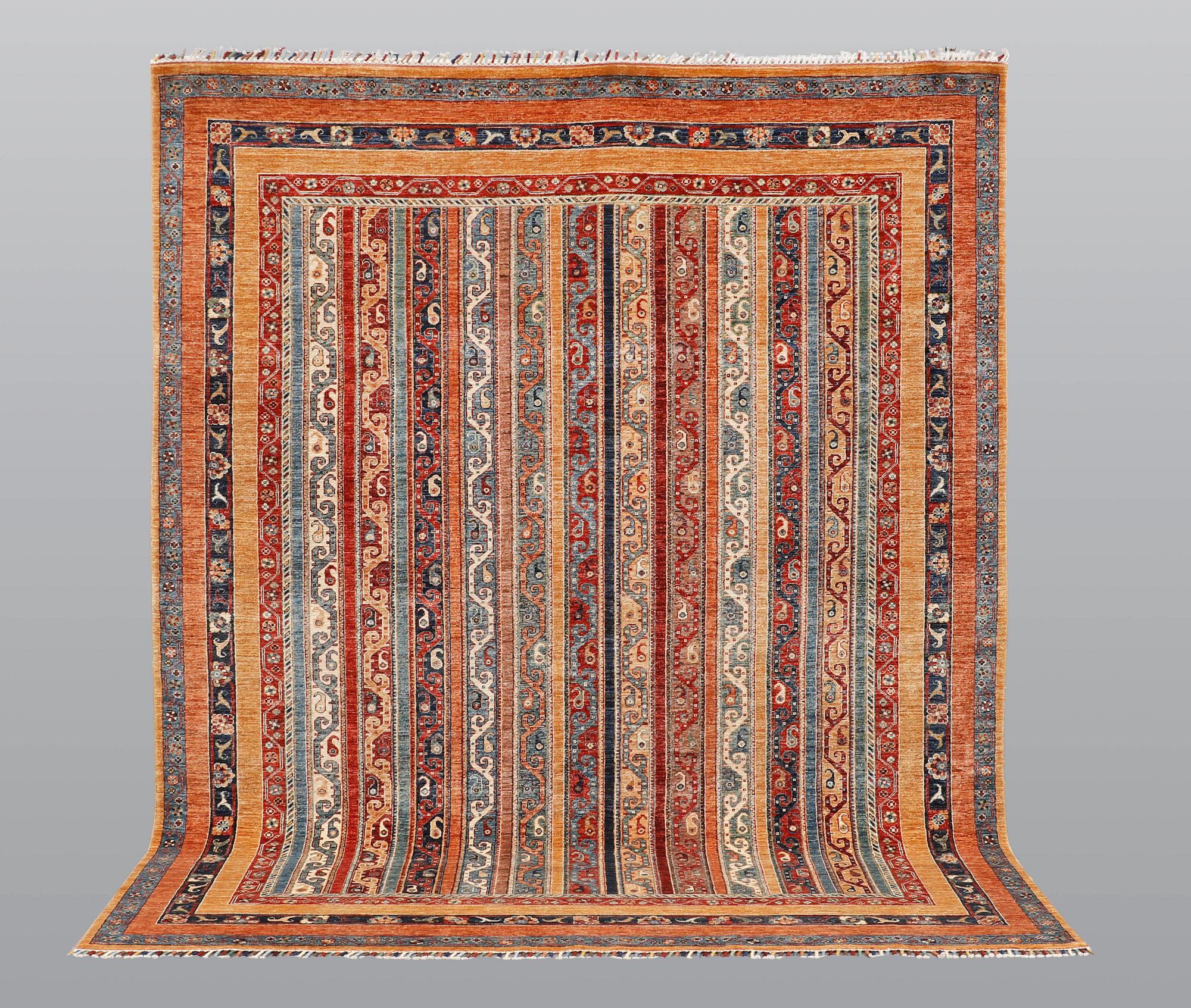A carpet oriental, ca 300 x 244 cm.
