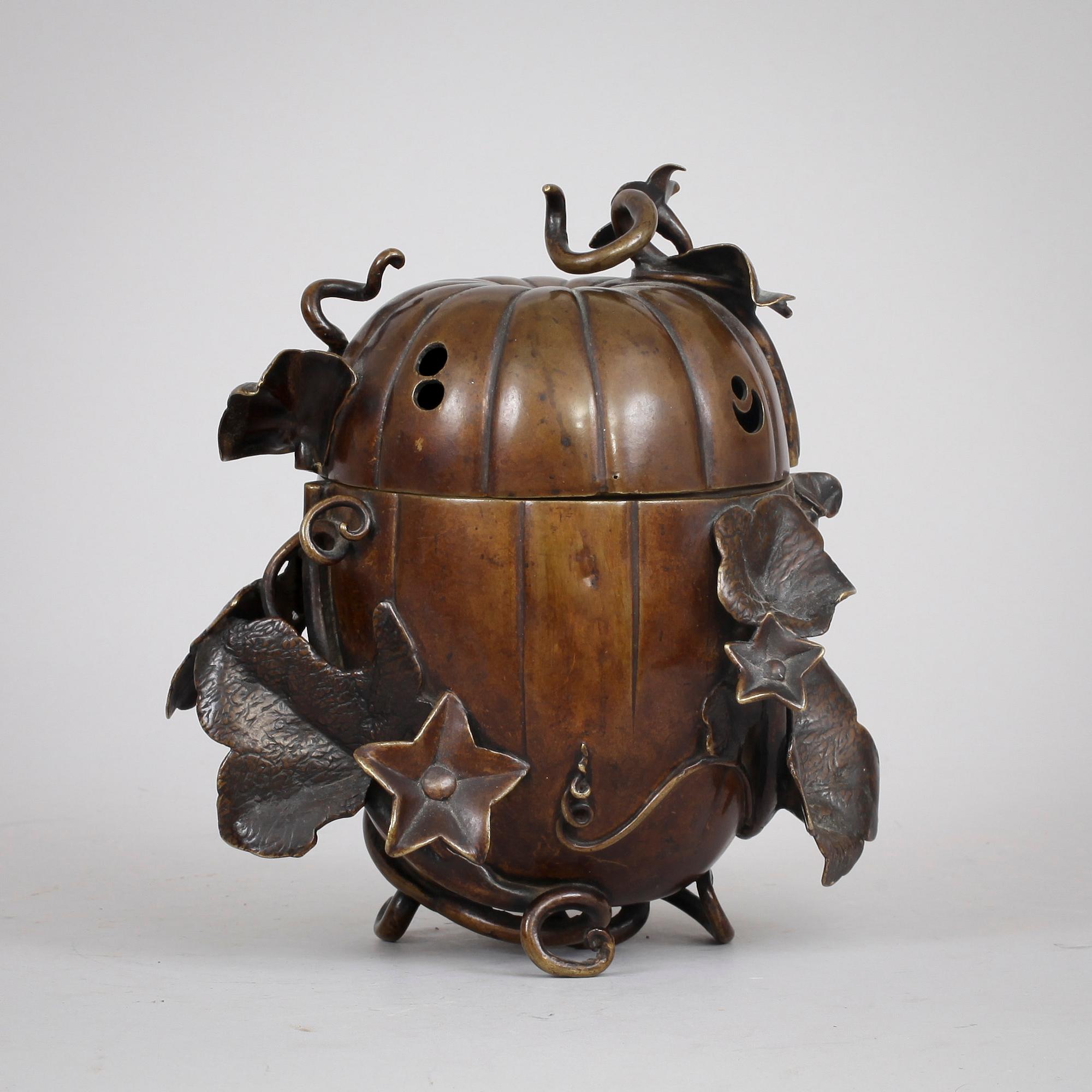 ASK med LOCK, brons, Japan. Omkring 1900.