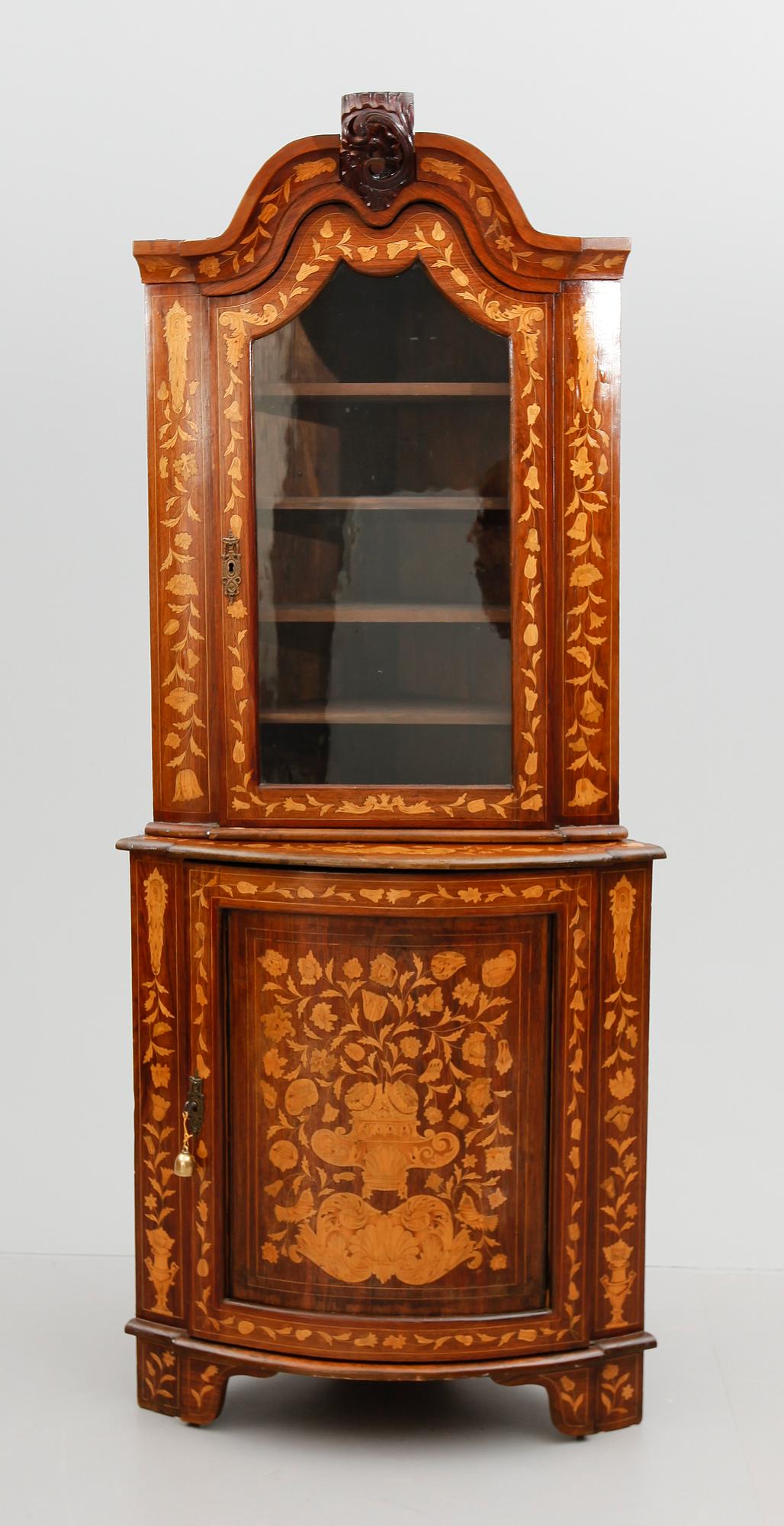 HÖRNSKÅP, Holland, 1800-talets andra hälft.