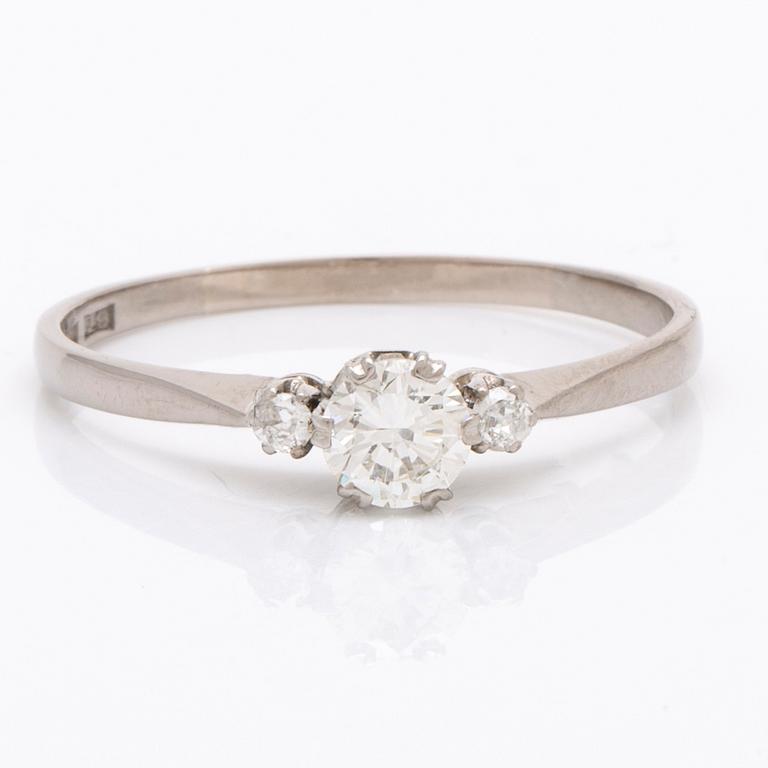 Diamond ring 18K whitegold 3 brilliant-cut diamonds apprx 0,55 ct in total, Gerdtb Hartvig Sandqvist Stockholm1964.