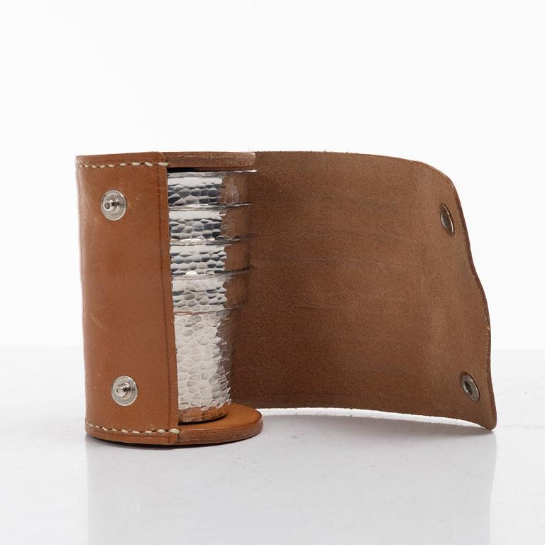 Eric Löfman, Fyra jaktbägare i silver samt läderfodral, MGAB, 1977.