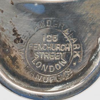 ALEXANDER CLARK & CO,  smörsnäckor ett par samt knivar ett par, silver tidigt 1900-tal i etui.