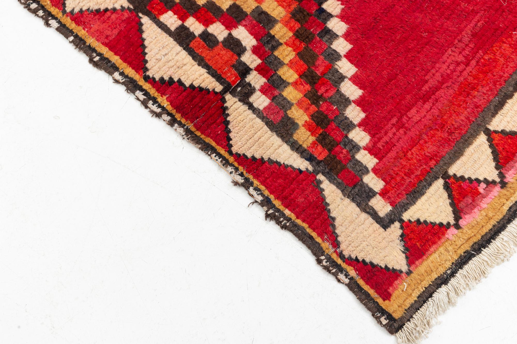 A semi antique Khersake-Bakhtiarirug, c. 282 x 153 cm.