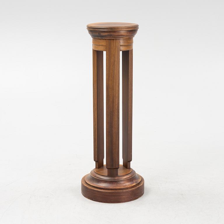 A Mahogany Veneer Pedestal, 1930-40s.