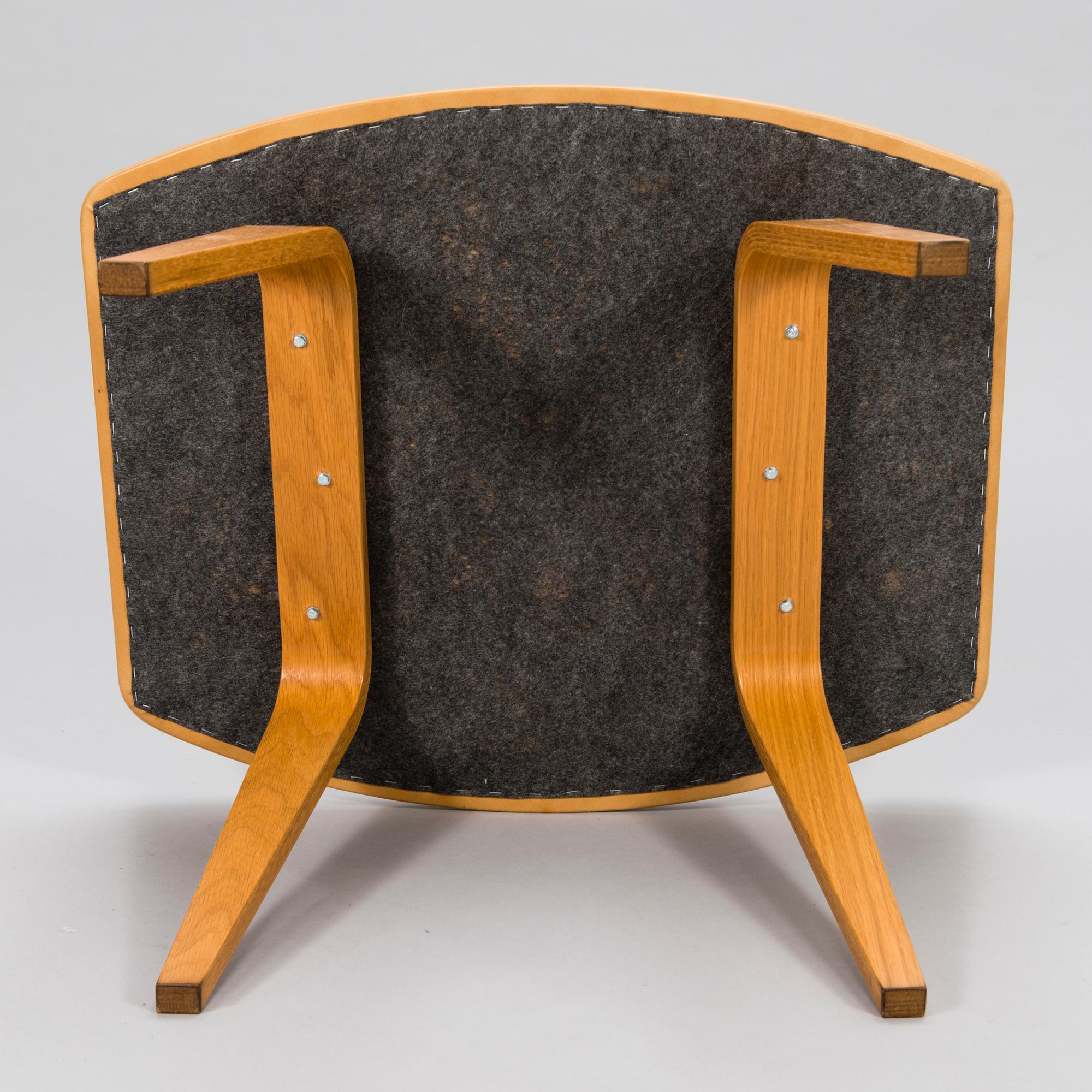 EERO SAARINEN, a 'Grasshopper' armchar and ottoman manufactured under licens by Tetrimäki Finland.