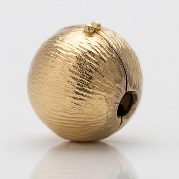 Ole Lynggaard, 18K gold clasp.