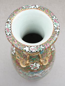 GOLVURNA, porslin, Kina, Kanton, 1800-talets mitt.