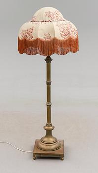GOLVLAMPA, 1900-talets början.