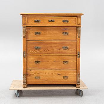A pinewood chest of drawers, end of the 20th Century.