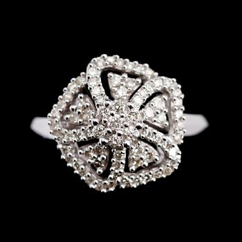 RING, 10 k vitguld, briljantslipade diamanter tot ca 0.50 ct.