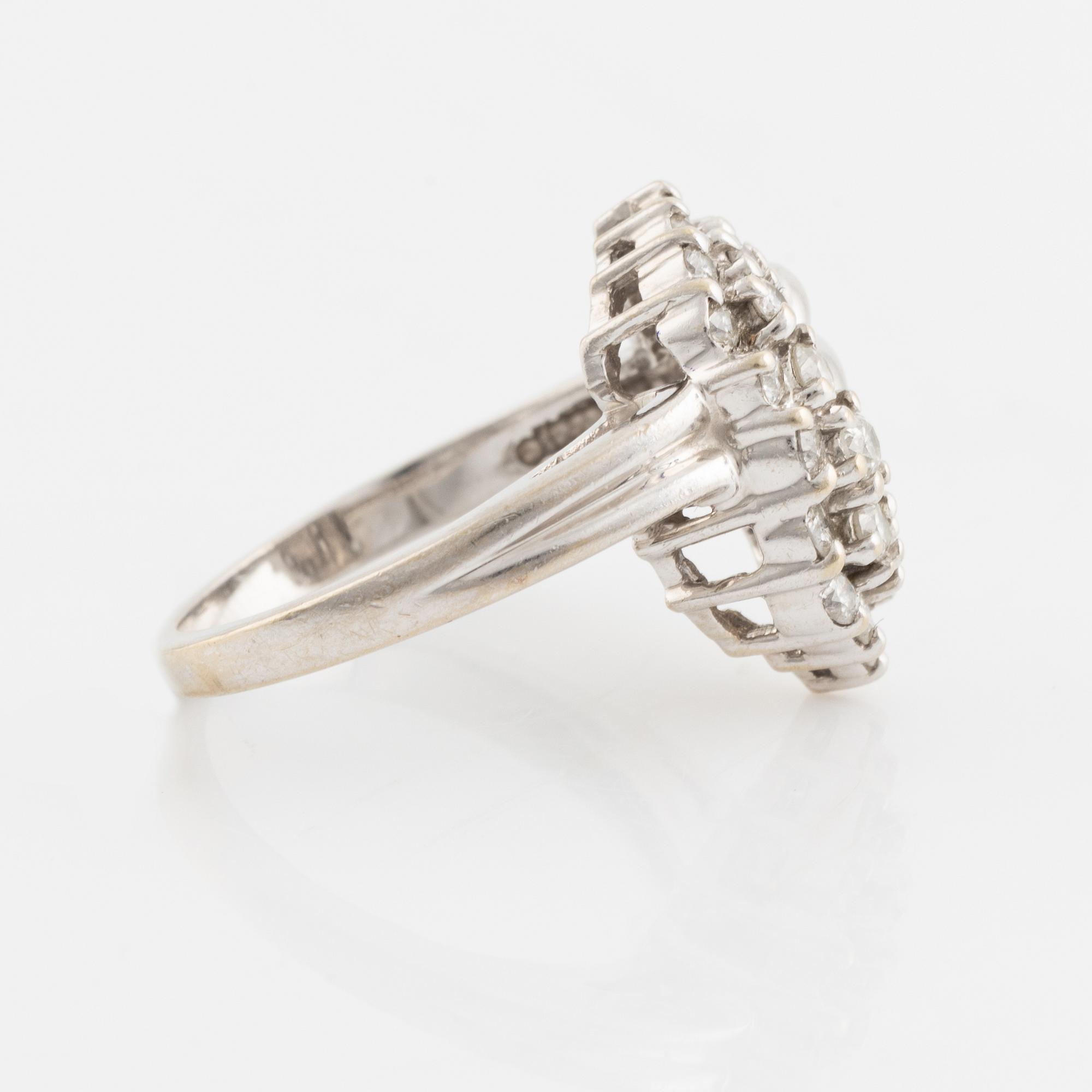 A 14K gold ring set with round brilliant-cut diamonds.