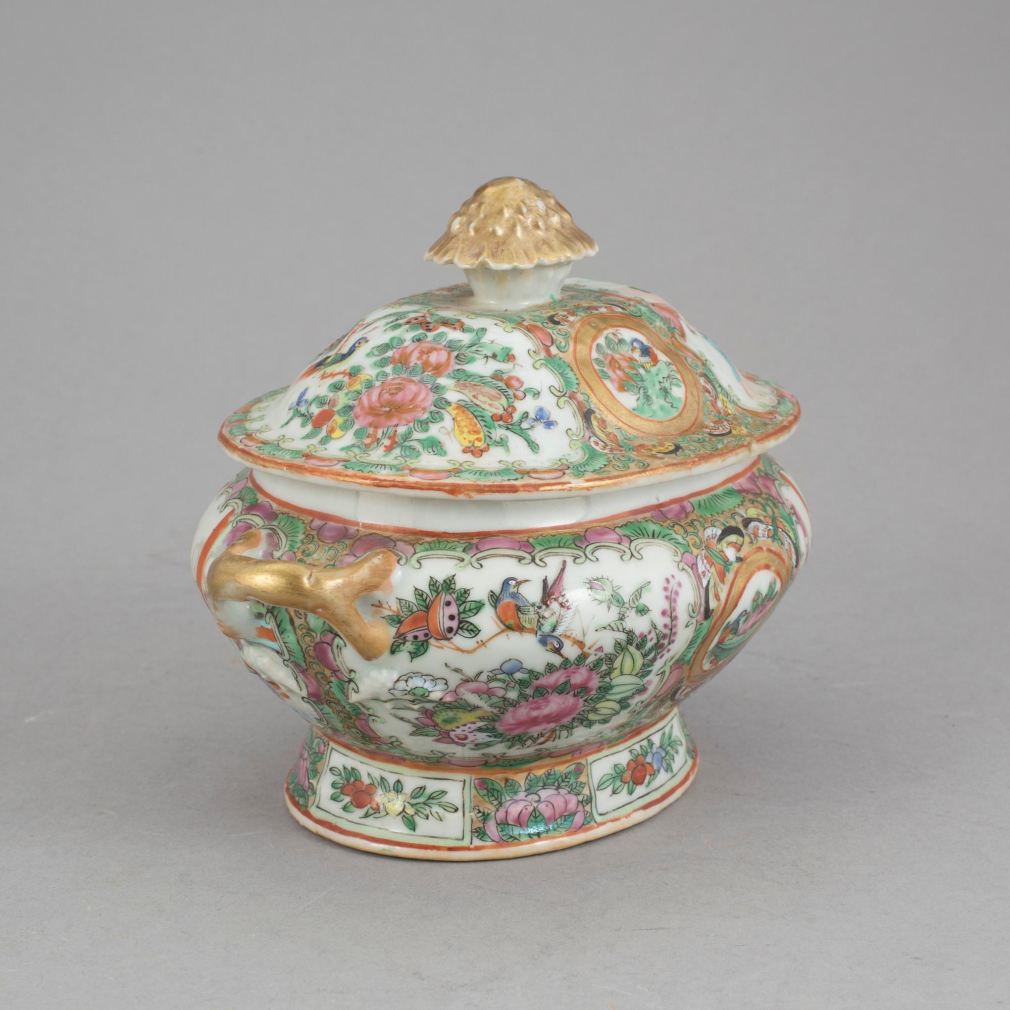 TERRIN MED LOCK, sk Kantonporslin, Kina, 1800-tal.