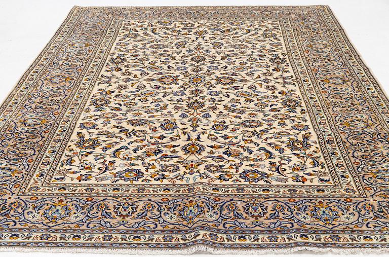 A carpet, Kashan, approximately 344 x 237 cm.