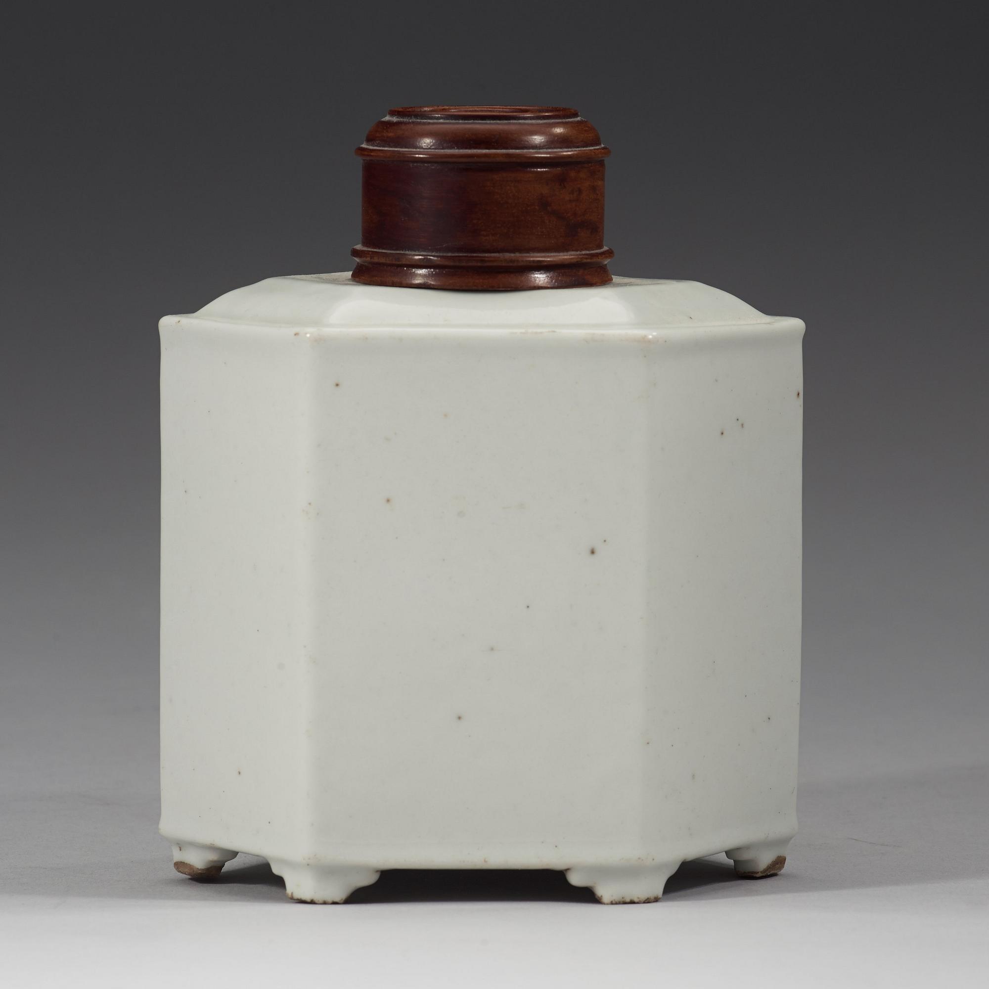 A blanc de chin tea caddie, Qing dynasty, Jiaqing (1796-1820).