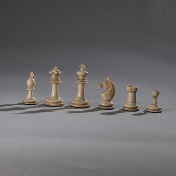 SCHACKPJÄSER, 32 st, ben, 1900-talets början.