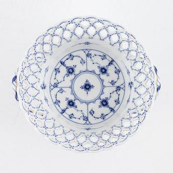 Royal Copenhagen, gallerskål med fat, porslin, "Musselmalet", Danmark.