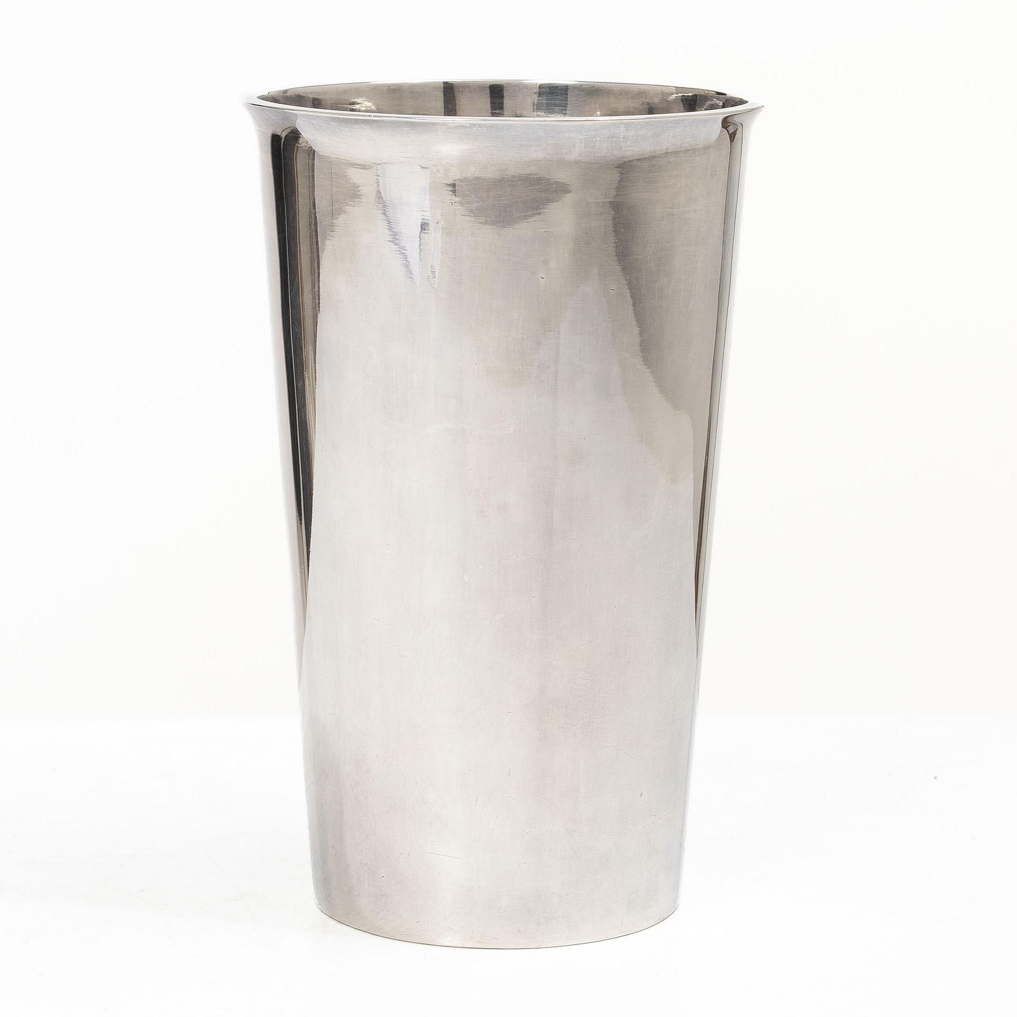 Atelier Borgila, a Swedish sterling silver vase/beaker, Stockholm 1943.