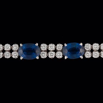 73. ARMBAND med diamanter totalt ca 1.95 ct samt safirer.