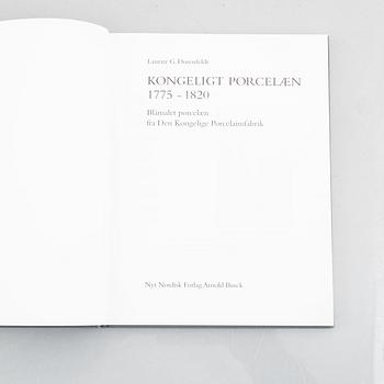 "Kongeligt Porcelæn - Blåmålet porcelæn fra Den Kongelige Porcelainsfabrik", Dorenfeldt, 2002 resp 2004.