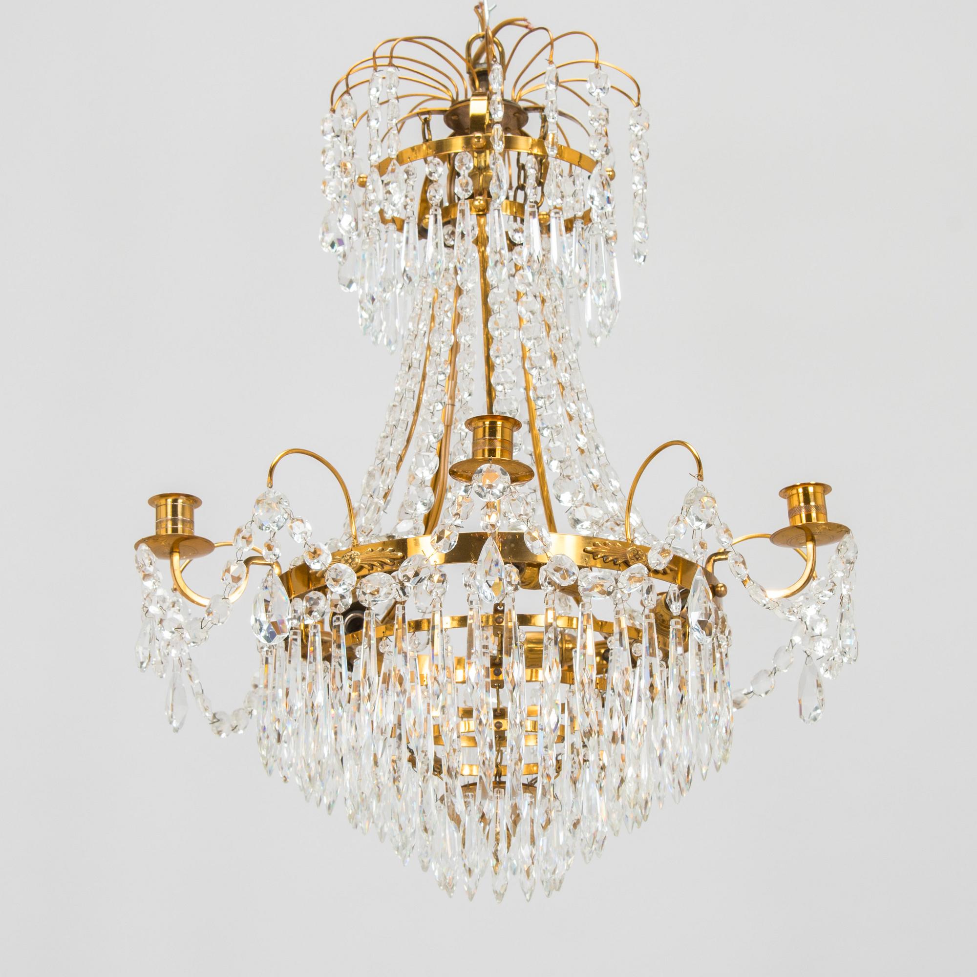 A mid-20th century chandelier.