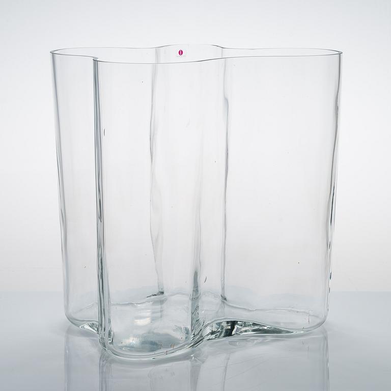 Alvar Aalto, a 1970's '0551' vase for Iittala.