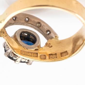 Elon Arenhill, Ring, 18k guld med safir och briljantslipade diamanter.