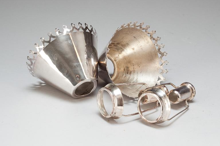 LJUSSKÄRMAR, ett par. Pläter, England.