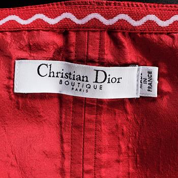 A red cocktaildress by Christian Dior.