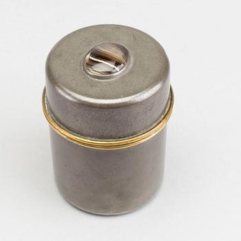 ASK MED LOCK/CIGARETTDOSA, tenn, Firma Svenskt tenn, Stockholm, 1953.