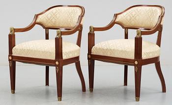 BALJFÅTÖLJER, ett par, sengustaviansk stil, 1900-talets början.