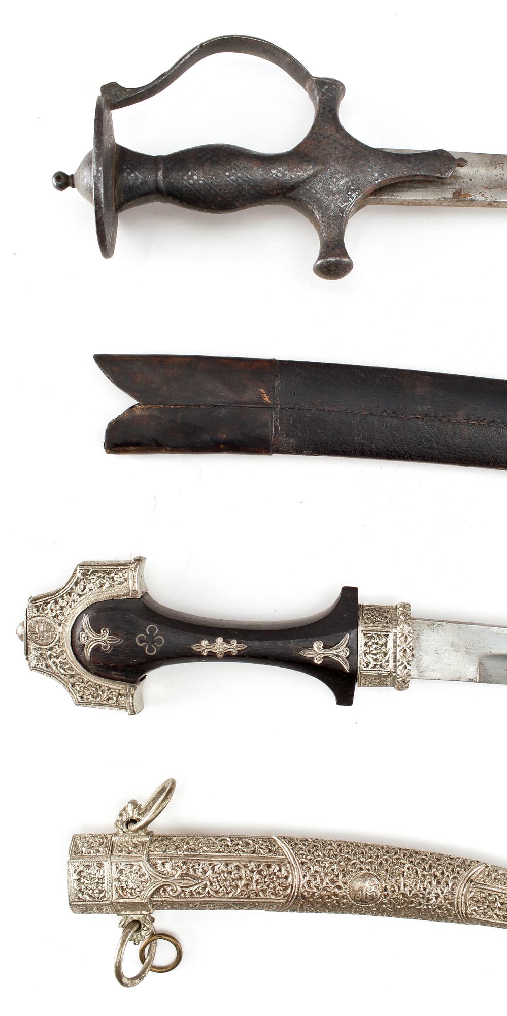 TULWAR samt DOLKAR, 2 st, orientaliska, 1800/1900-tal.